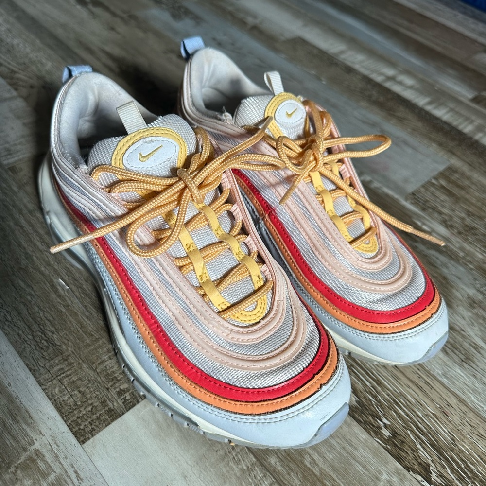 Nike Air Max Women’s Size 8 Multicolored Gently Worn